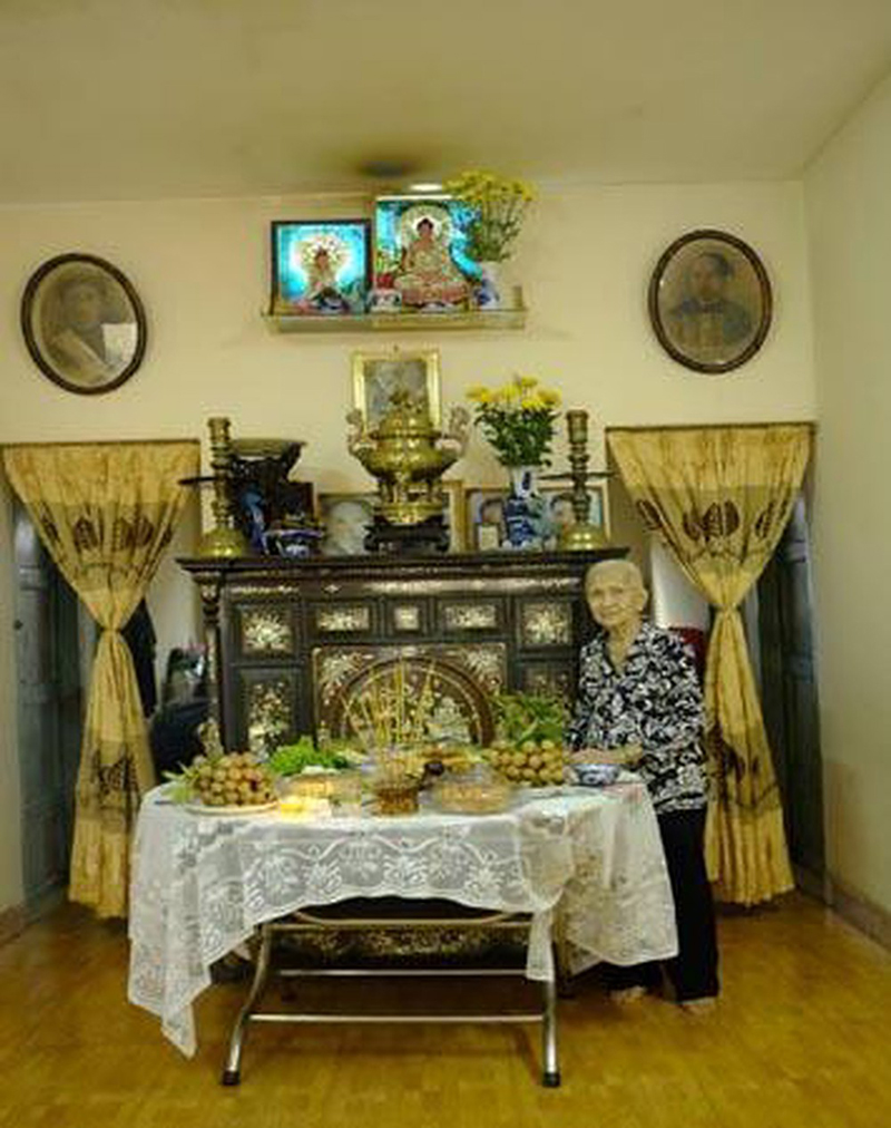 bàn thờ Phật và Gia tiên