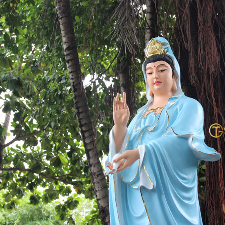 Tượng Phật Quan Âm cao 160cm.