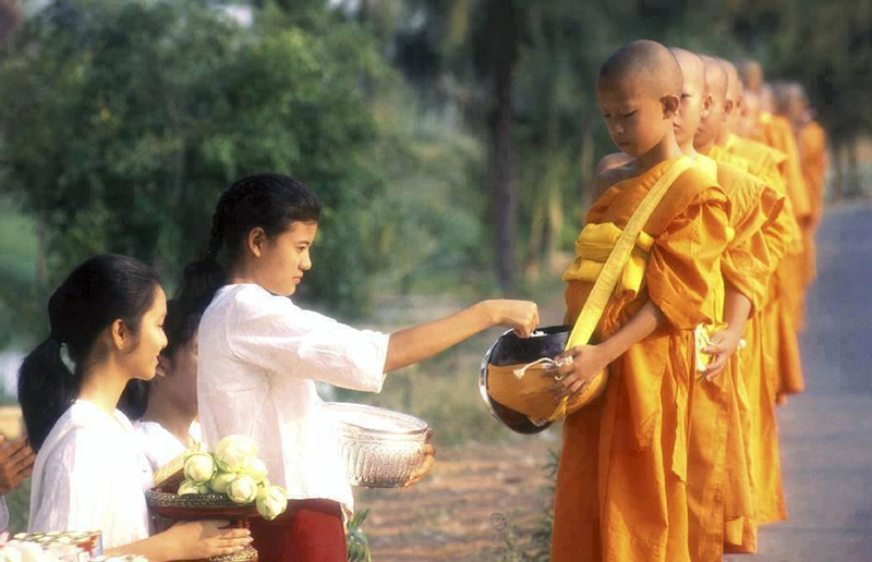 Hạnh Bố Thí trong Phật Giáo Và Bố Thí Đúng Cách
