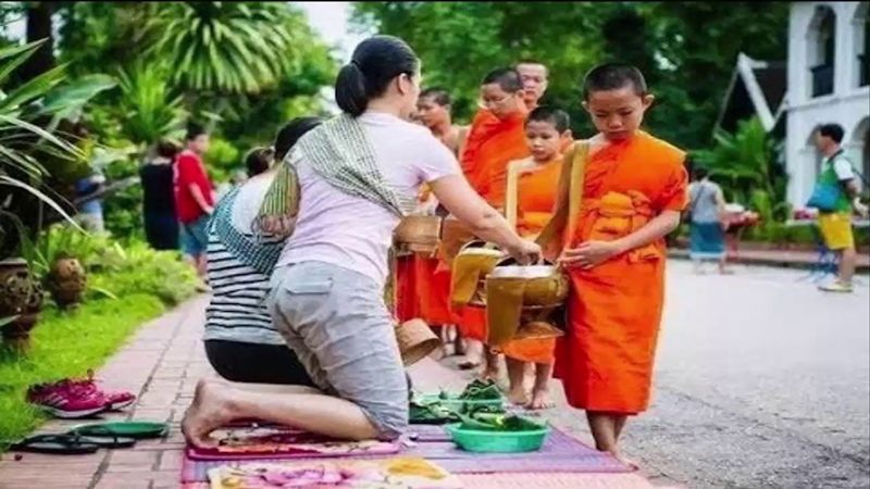 Hạnh Bố Thí trong Phật Giáo Và Bố Thí Đúng Cách