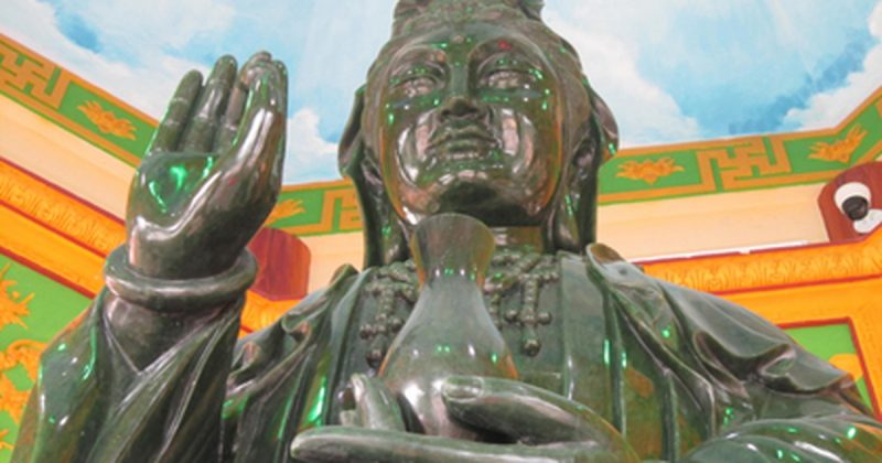Tượng Phật đá ngọc bích
