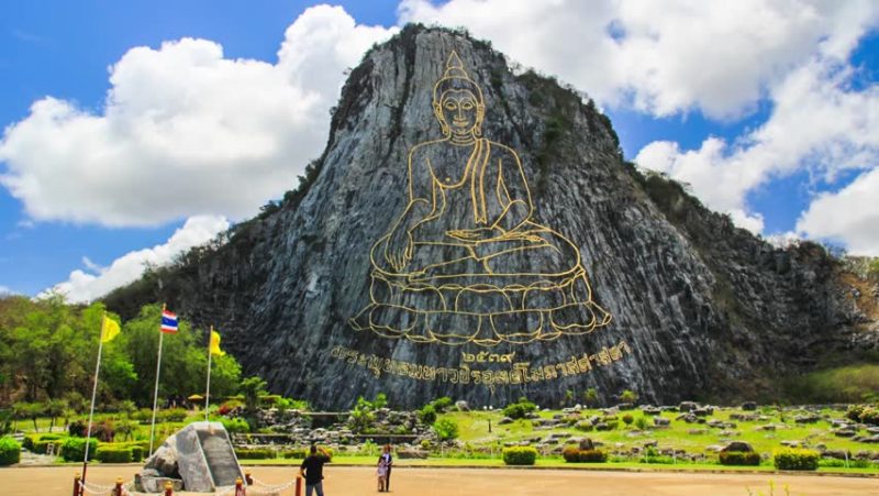 tuong phat bang vang