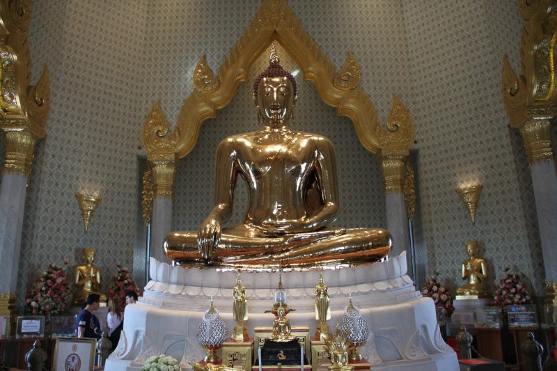 tuong phat bang vang