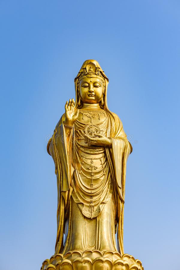 Tượng Phật Quan Âm bằng vàng