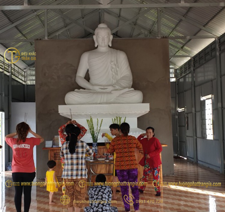 Tượng Phật Thích Ca màu trắng đẹp