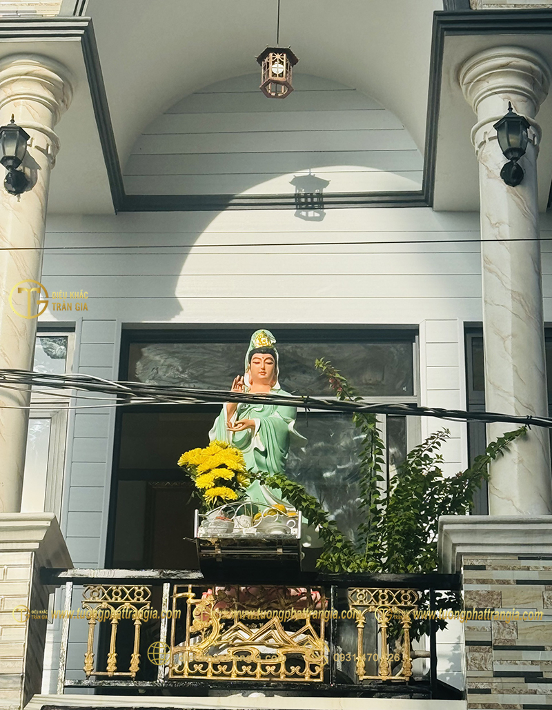 Tượng Phật trên sân thượng