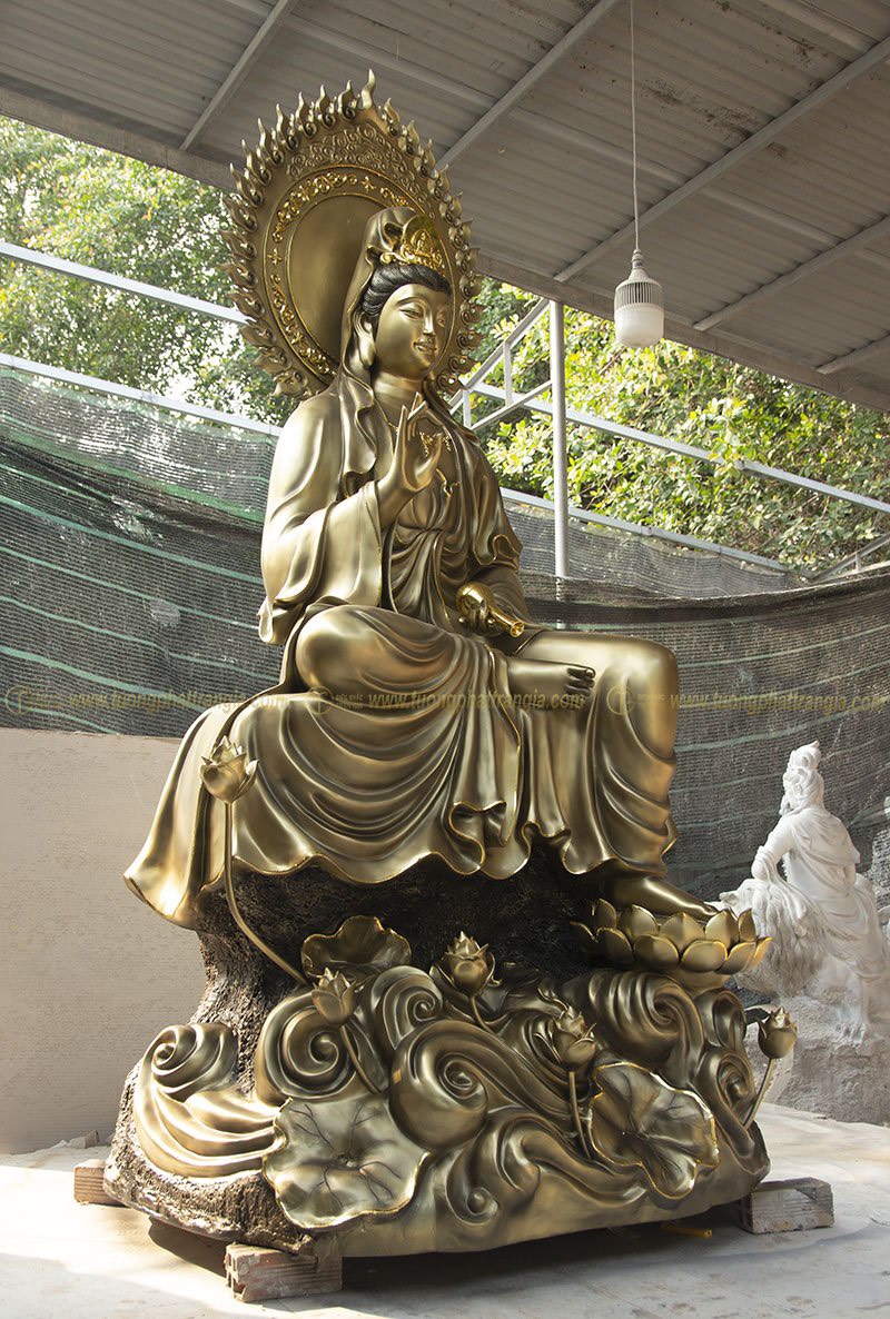 Tượng Phật mẹ Quan Âm Bồ Tát bằng đồng
