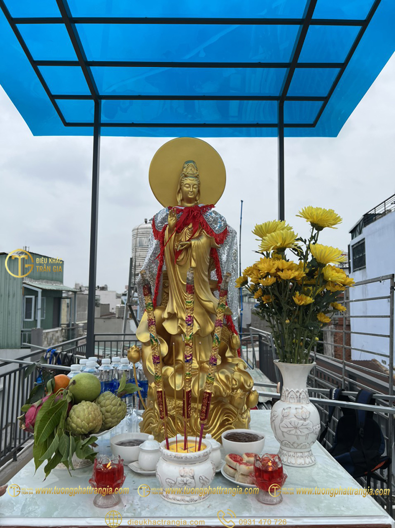 Thờ mẹ Quan Âm trên sân thượng