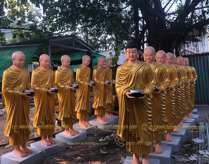 Tượng Phật Thích Ca đứng