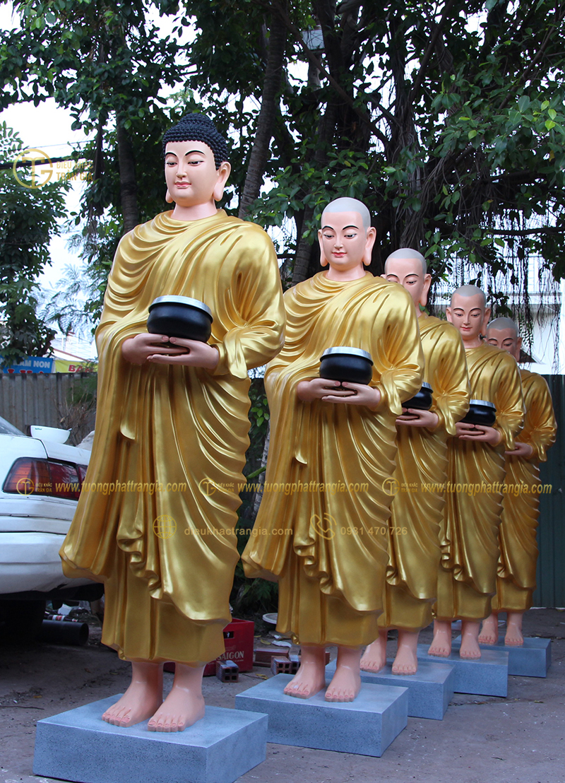 Tượng Phật Thích Ca đứng