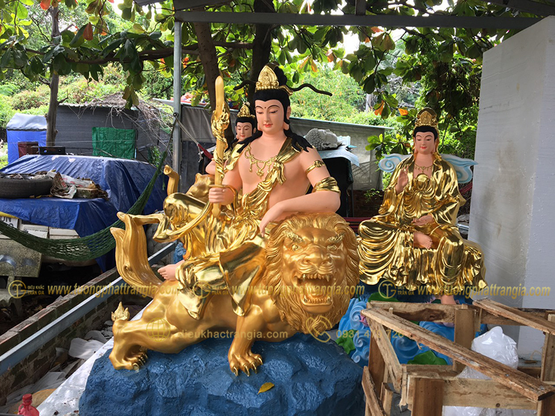 văn thù sư lợi bồ tát cưỡi sư tử