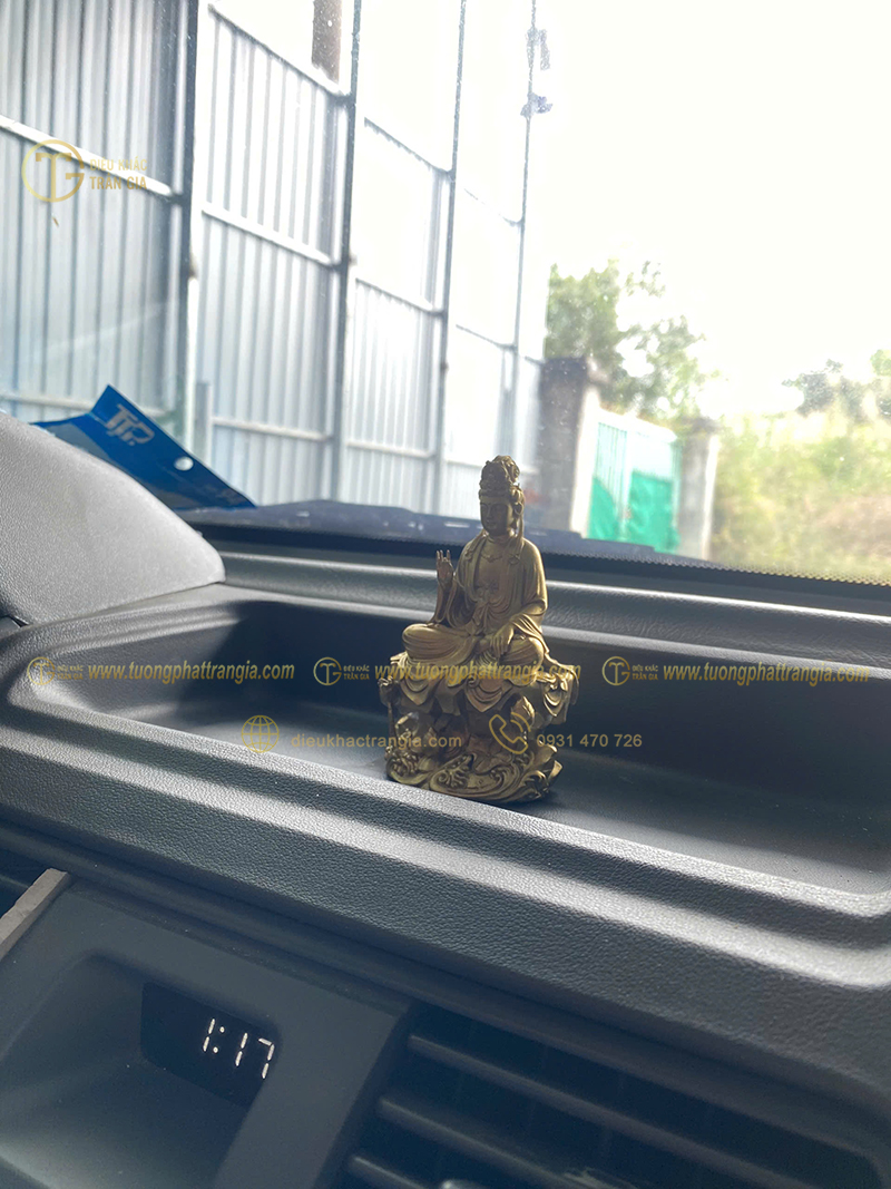 tượng mẹ quan âm để xe hơi