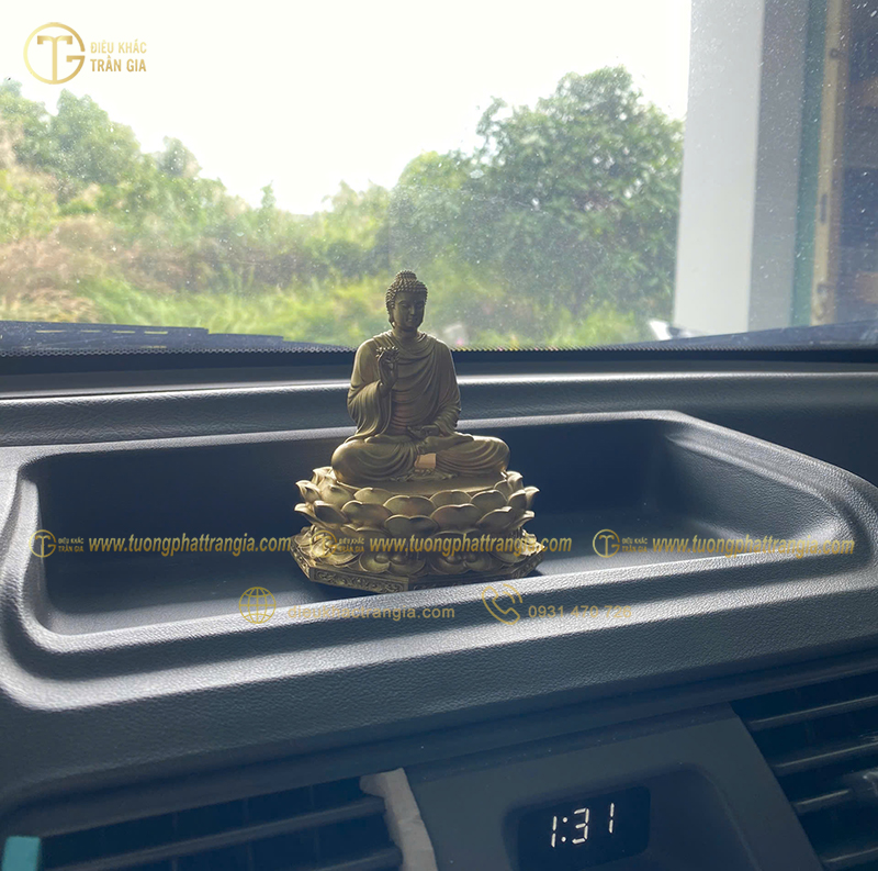 đặt tượng phật trong xe ô tô