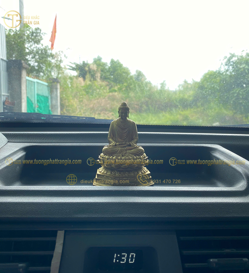 đặt tượng phật trong xe ô tô