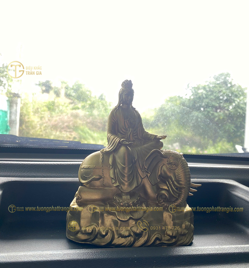 Tượng Phật để xe ô tô theo tuổi phù hợp