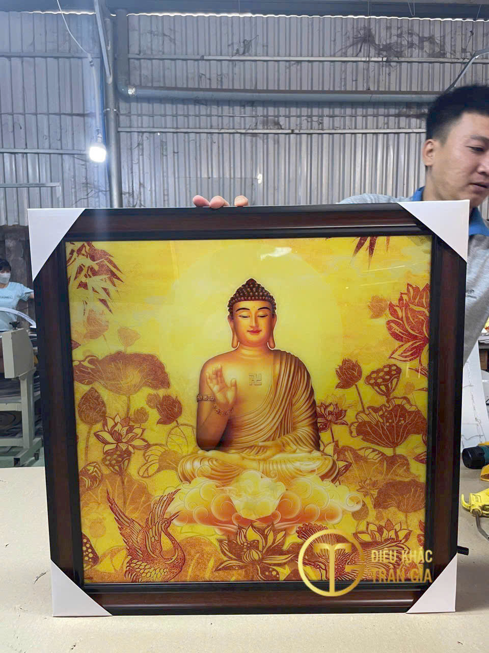 Nên thờ tranh Phật hay tượng Phật?