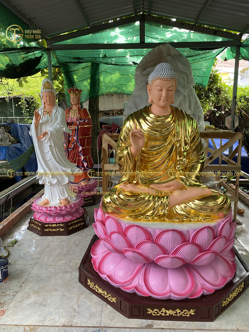 Thờ Phật Thích Ca và Quan Âm Bồ Tát