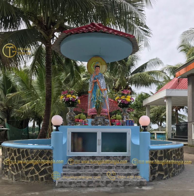 Bàn thờ Quan Âm ngoài trời