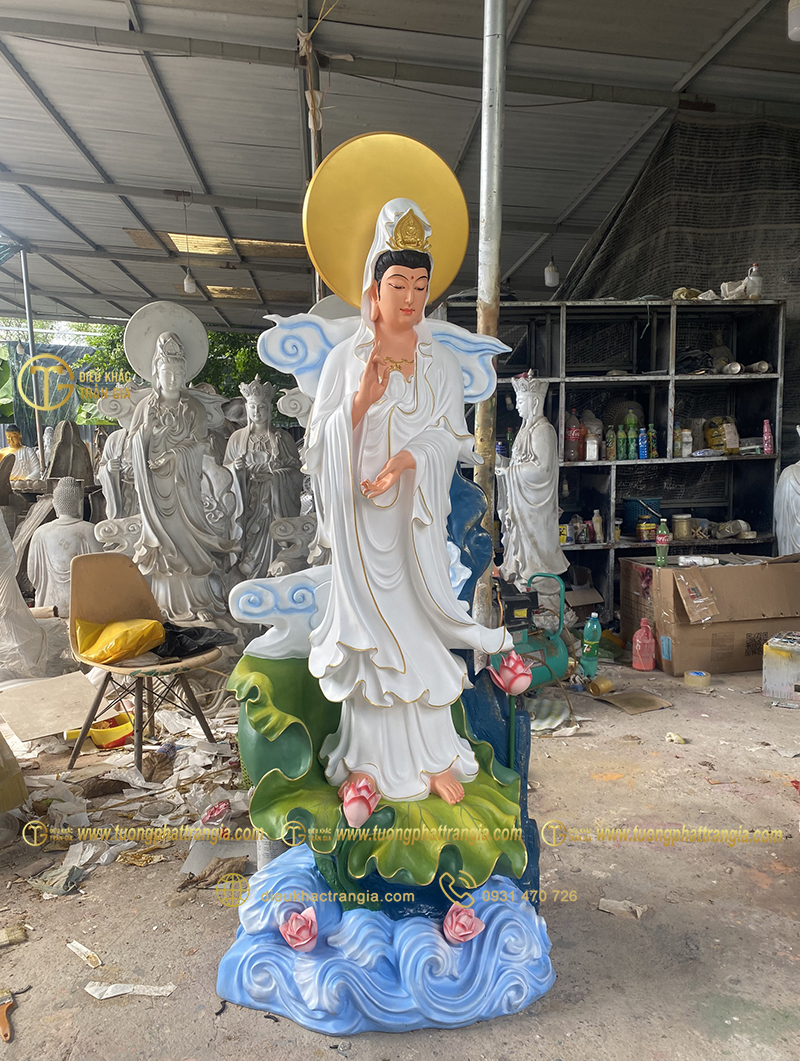 Thờ Mẹ Quan Âm ở phòng trọ