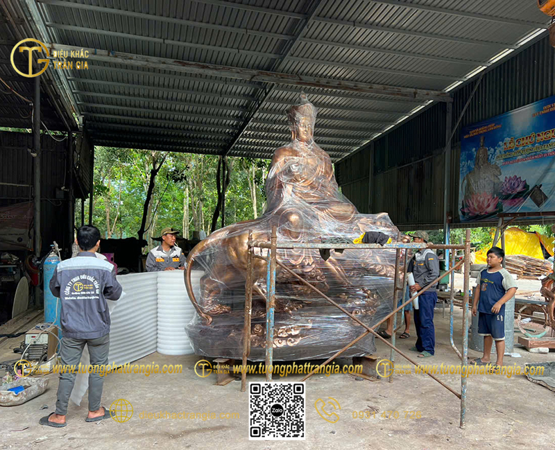 Tượng Địa Tạng Vương Bồ Tát bằng đồng 330cm