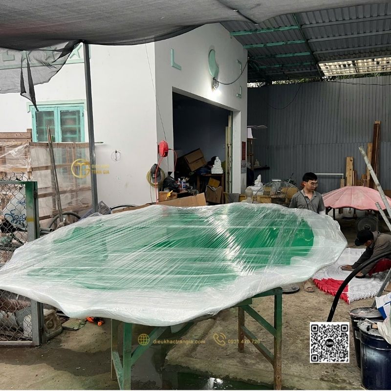 lắp đặt Lá sen che tượng Phật ngoài trời tại Trần Gia