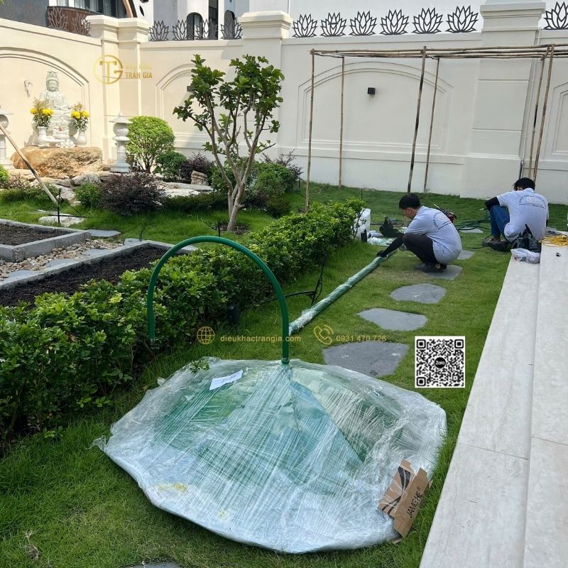 lắp đặt Lá sen che tượng Phật ngoài trời tại Trần Gia