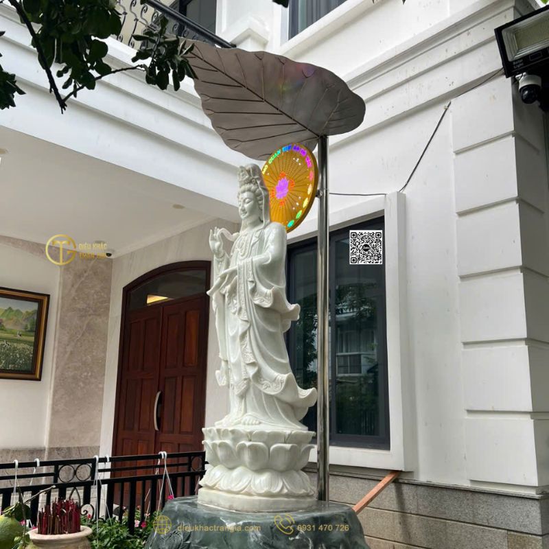 lá bồ đề che tượng phật