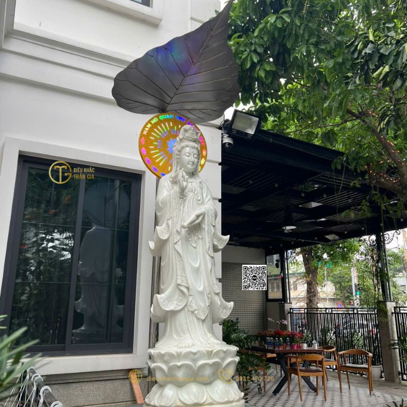lá bồ đề che tượng phật
