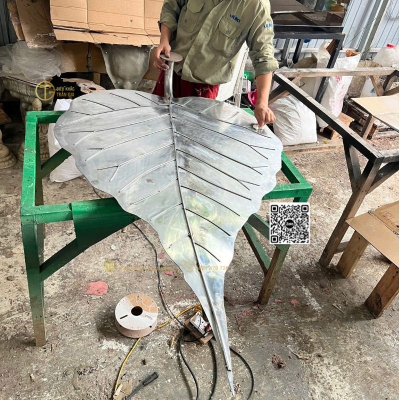 chất liệu lá bồ đề che tượng phật