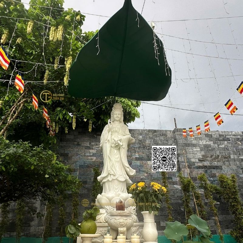 mái che tượng Phật Mẹ Quan Âm ngoài trời