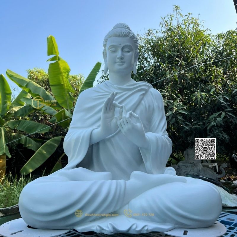 Hình ảnh mẫu tượng Bổn Sư Ấn Địa Xúc 70 tại xưởng Trần Gia