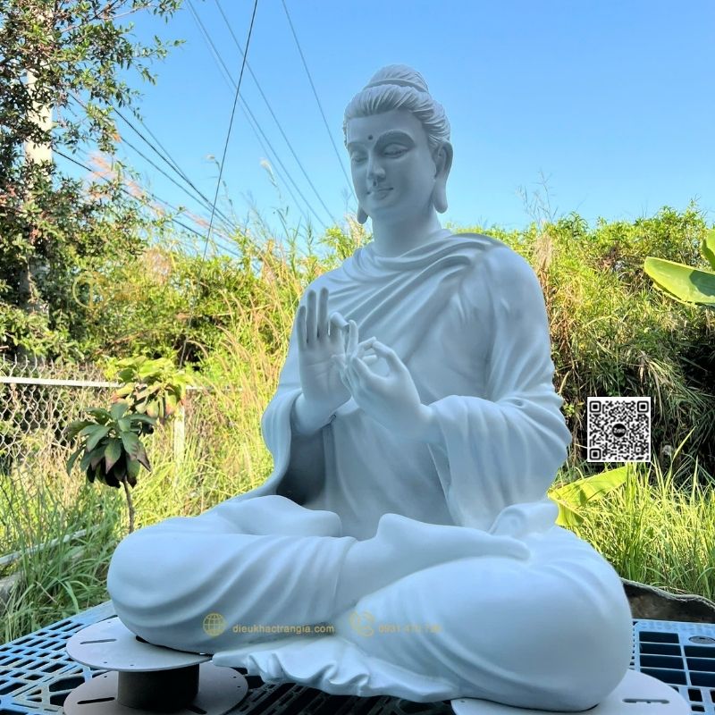 Hình ảnh mẫu tượng Bổn Sư Ấn Địa Xúc 70 tại xưởng Trần Gia